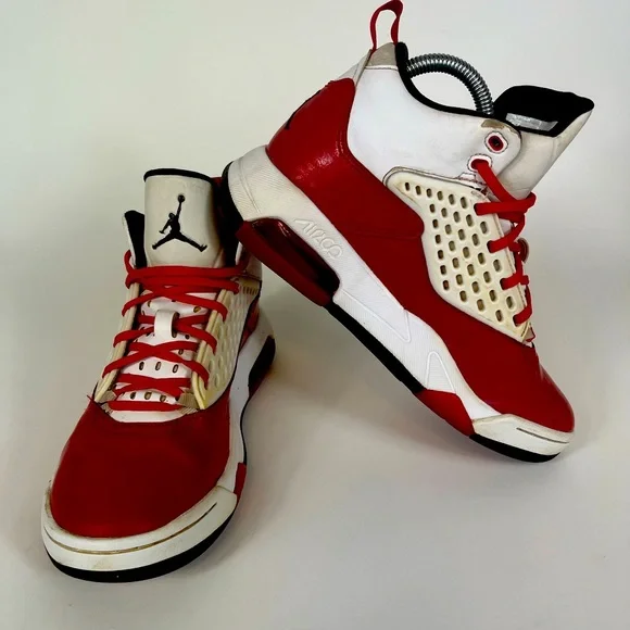 Jordan Maxin 200 GS White Gym Red CD6123-106 Size 5Y